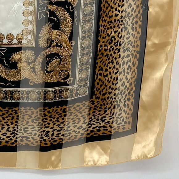 Vintage Sheetah/Leopard Silk Feel Gold/Black Scarf 42 Sq - Picture 4 of 5